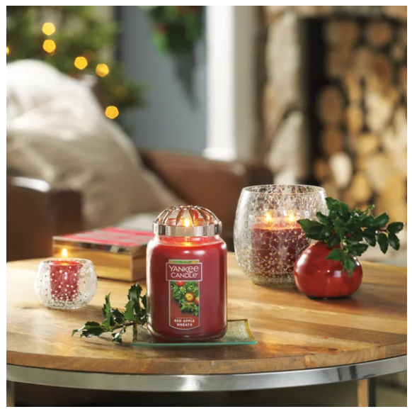 Yankee Candle Red Apple Wreath Scented, Classic 22oz Large Jar Single Wick Candle, Over 110 Hours of Burn Time, Christmas | Holiday Candle